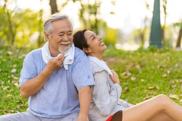 Những đặc điểm riêng biệt của người cao tuổi khiến việc giảm cân trở nên phức tạp và nhạy cảm